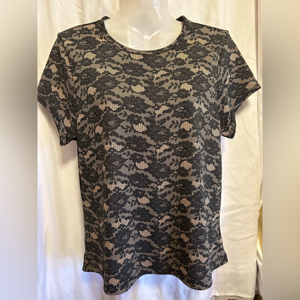 Women’s Vintage Black/Tan faux lace look top cap sleeves size small by Uniform